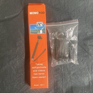 📸 Extendable Telescopic Handheld Arm Monopad with Go Pro adapter.